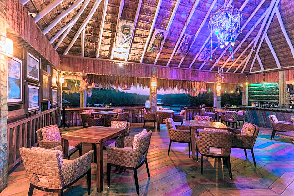 La Embajada Universal The Eighth Color of Bacalar