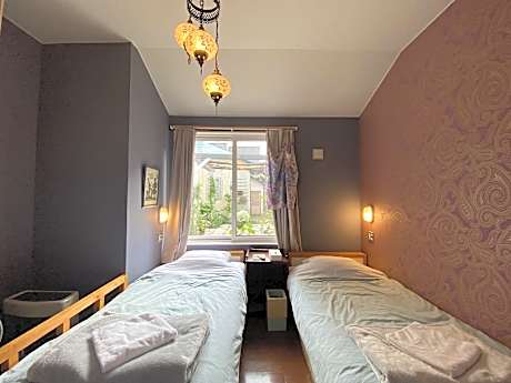 103 Standard Twin Room with Shared Bathroom