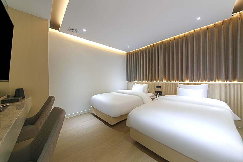 Brown Dot Hotel Pyeonghwa plaza