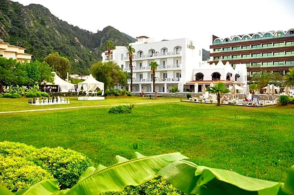 Casa Blanca Beach Hotel