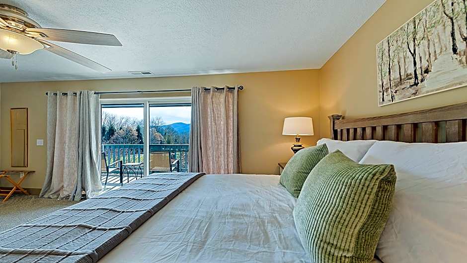 Photo 1 of 10 of Condo