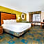 La Quinta Inn & Suites by Wyndham St. Pete-Clearwater Airport