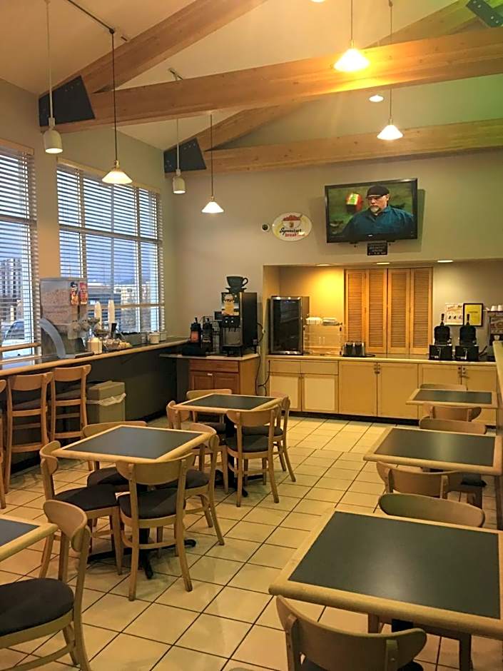 Super 8 by Wyndham Helena