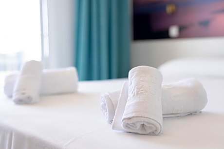 Double Room with Sea View (1 Adult + 3 Children)