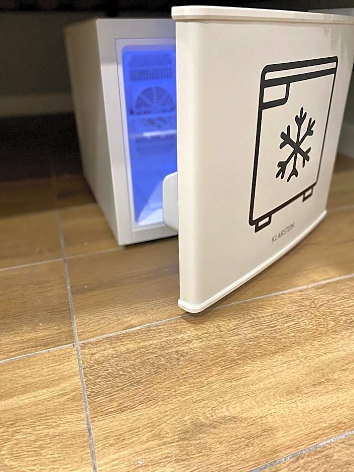 Thruster - Rooms, Kitchen, Chill-Out Zone-Netflix, Lobby-Netflix