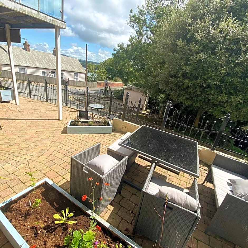 Rose and Crown Hotel & Hope and Anchor Bar