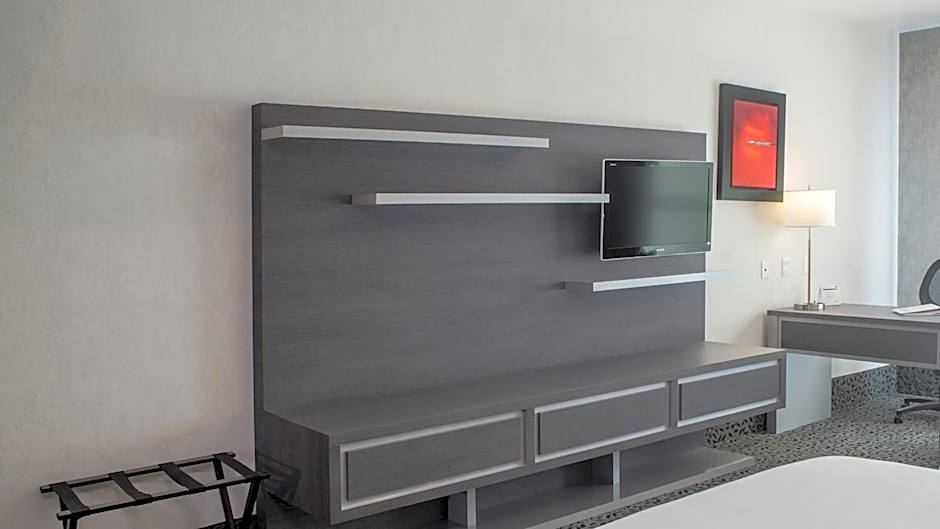 Holiday Inn Express & Suites Queretaro By IHG