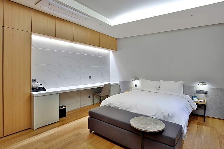 Hotel East9