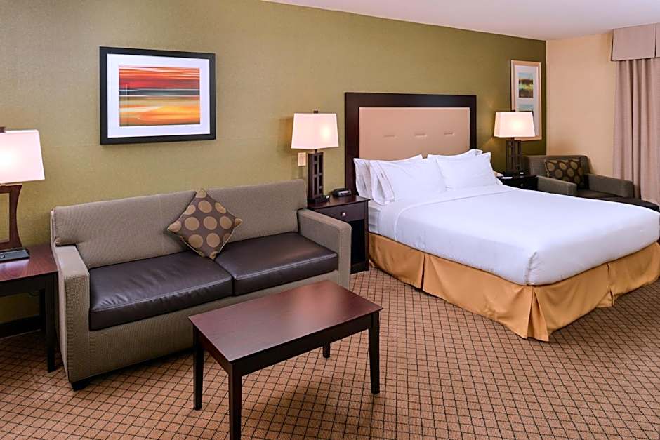 Holiday Inn Express Woodland By IHG