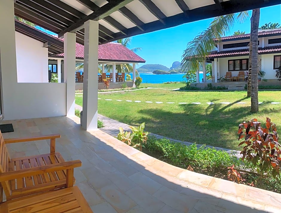 Balong Balong Surf Bungalows & Restaurant