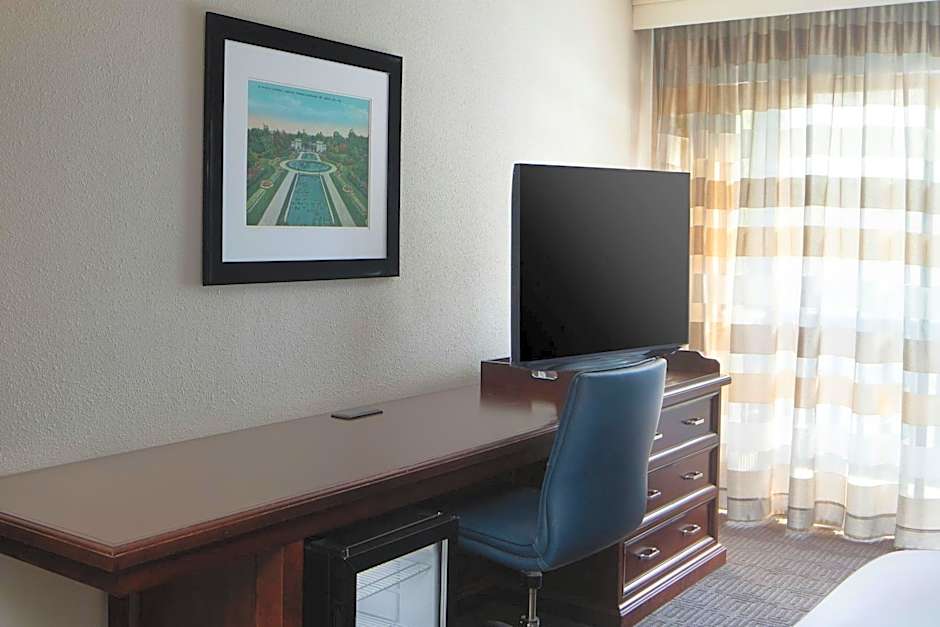 Sheraton Westport Chalet Hotel St. Louis