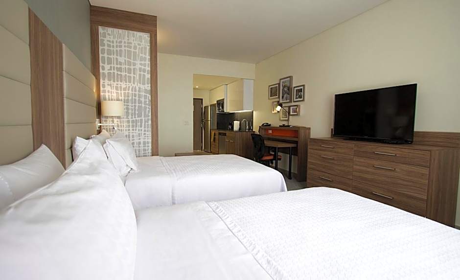 Fiesta Inn Suites Aeropuerto del Bajio