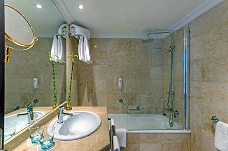 Family Room with Sea View