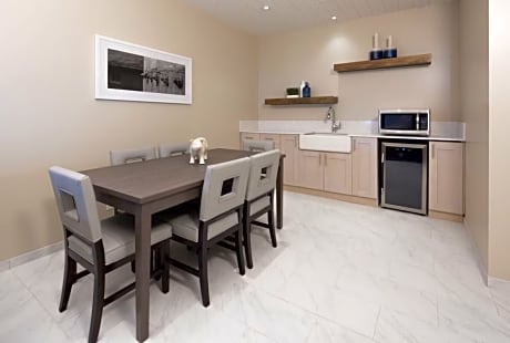1 King Kitchenette Studio Suite
