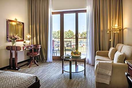 Double Room with Balcony and Partial Sea View