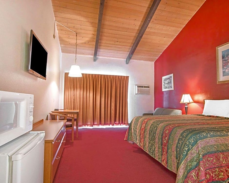 Photo 1 of 4 of 1 King Bed, Accessible