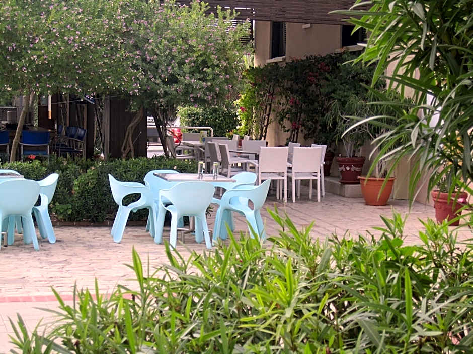 Senator Hotel Apartments