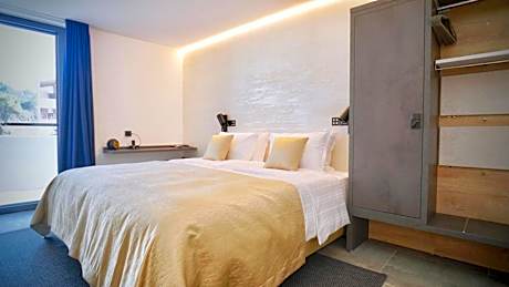 Deluxe Suite with Pool View - Ground Floor