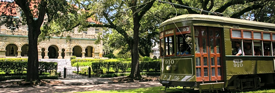 Prytania Oaks Hotel