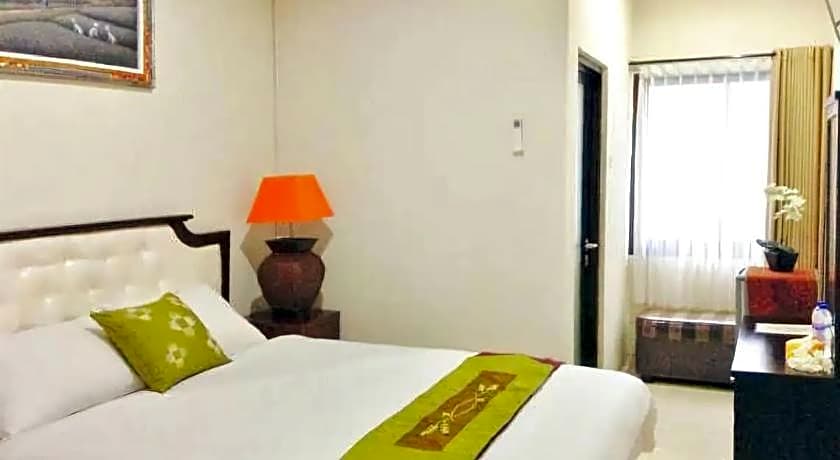 Tuban Torres Accomodation by OYO Rooms