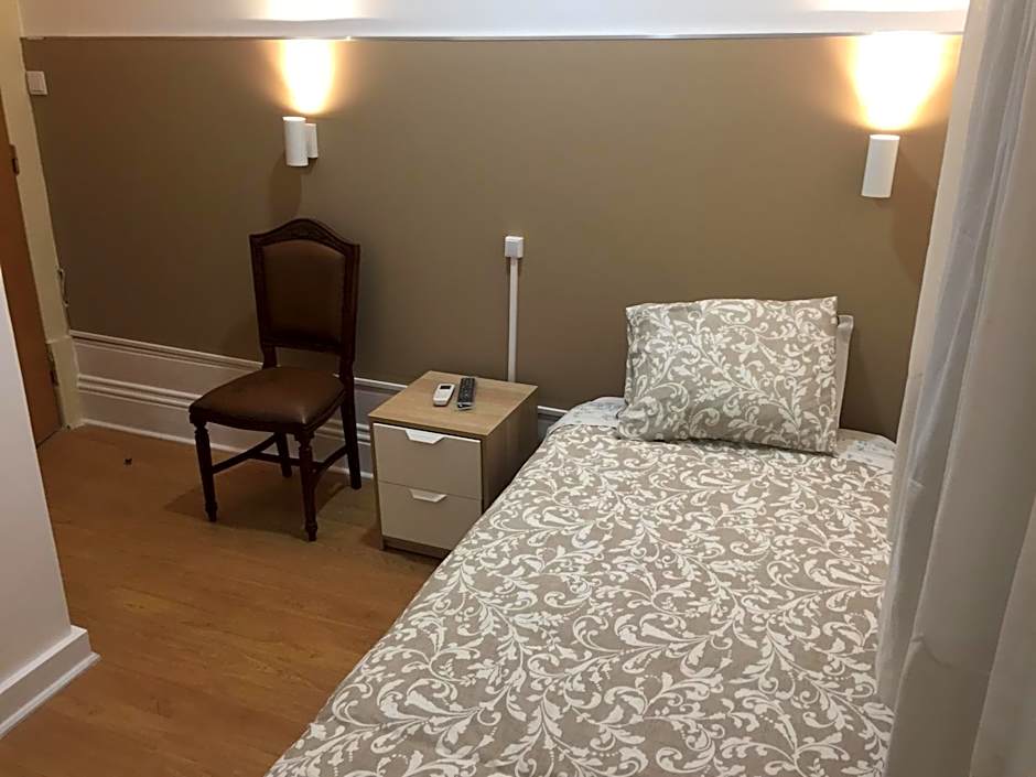 Lira Guest House B&B