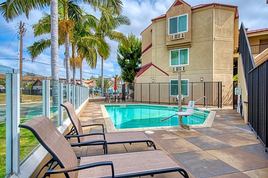 Days Inn by Wyndham Carlsbad