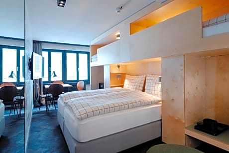 4-Bed Room
