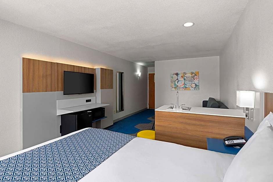 Photo 1 of 5 of 1 Queen Bed Suite, Mobility Accessible
