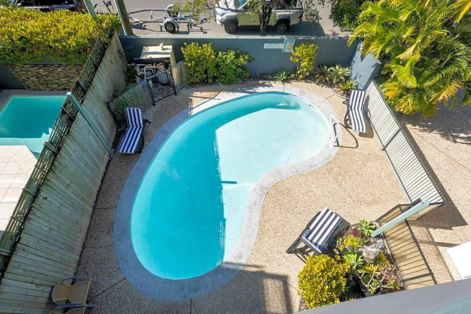 Noosa River Sandy Shores Hotel