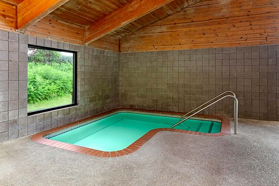 AmericInn by Wyndham West Salem