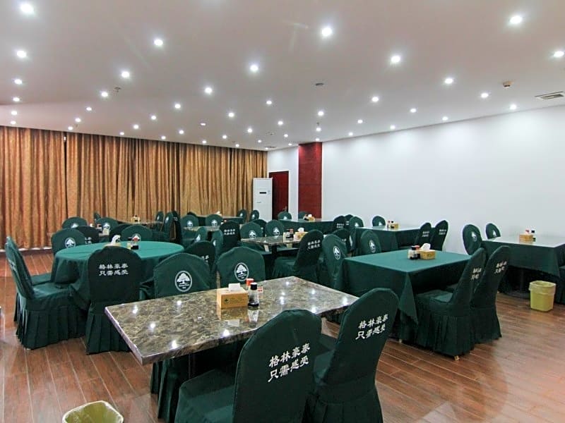 GreenTree Inn Zhenjiang Jurong Yalong Business Hotel