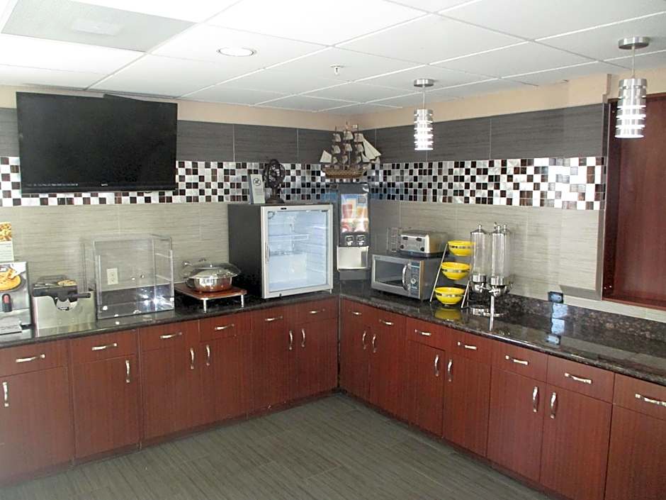 Days Inn & Suites by Wyndham Sam Houston Tollway