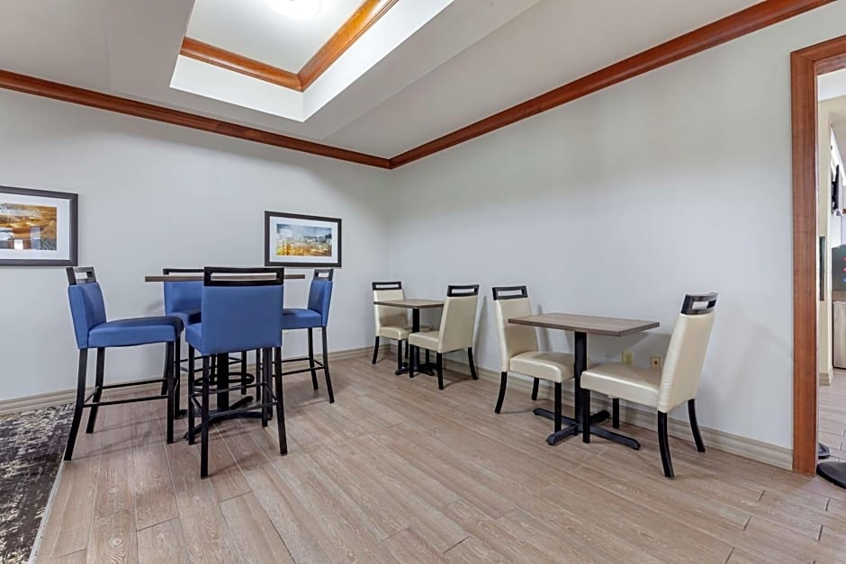 Best Western PLUS Sparta Trail Lodge