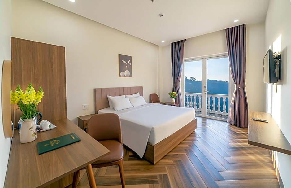 Photo 1 of 11 of Suite, Balcony