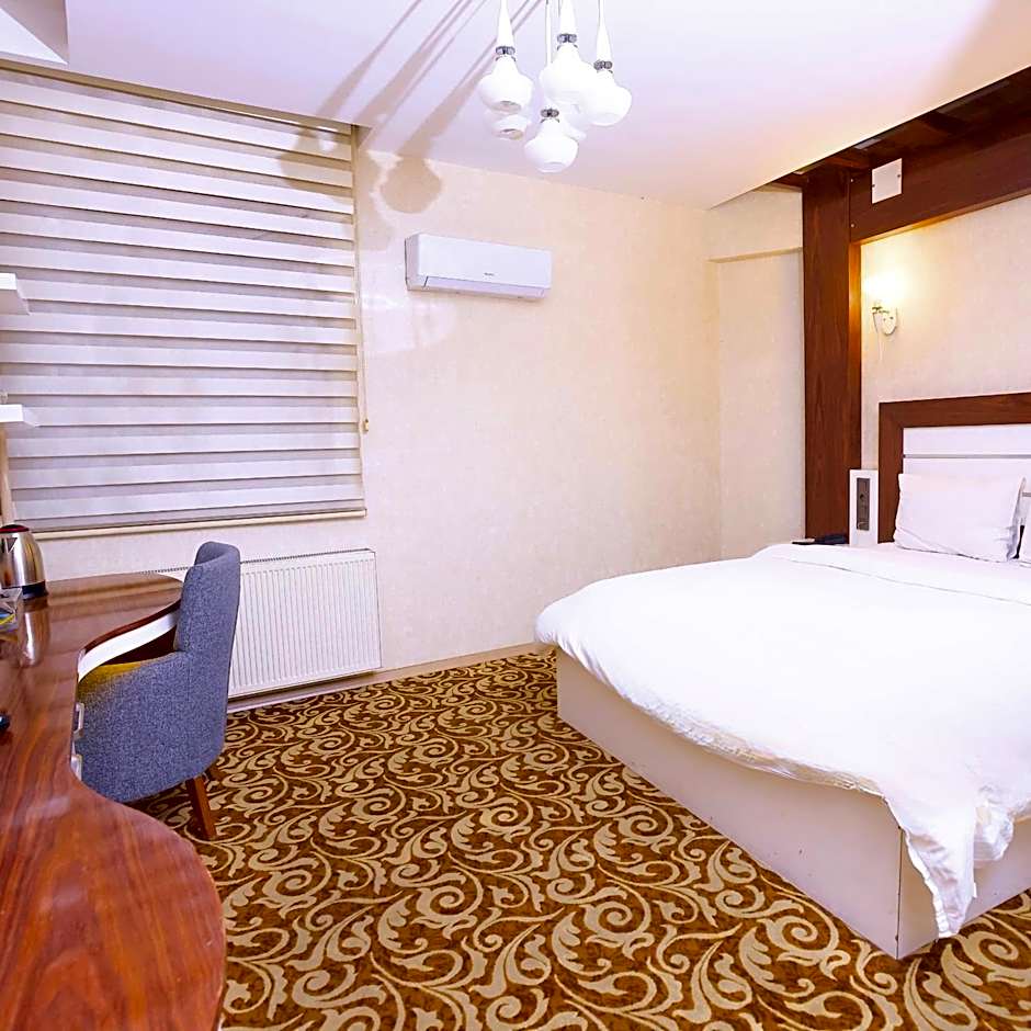 Esin Hotel