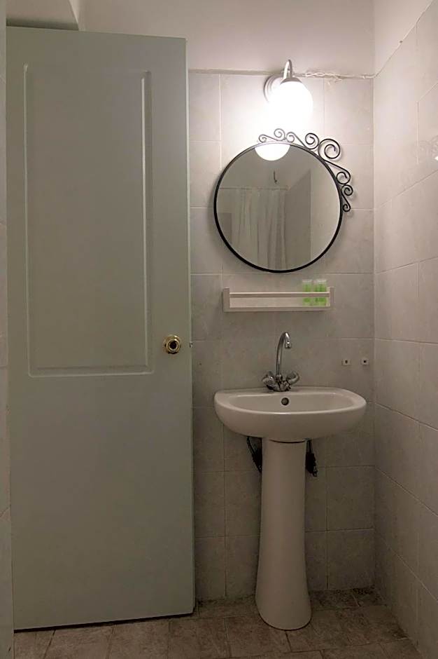 Armadoros Hotel / Ios Backpackers