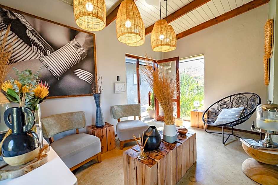 Rhino Ridge Safari Lodge