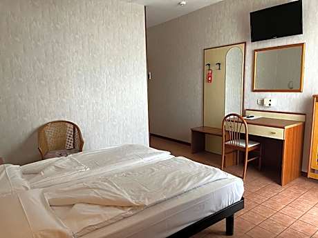 Twin Room with Private Bathroom