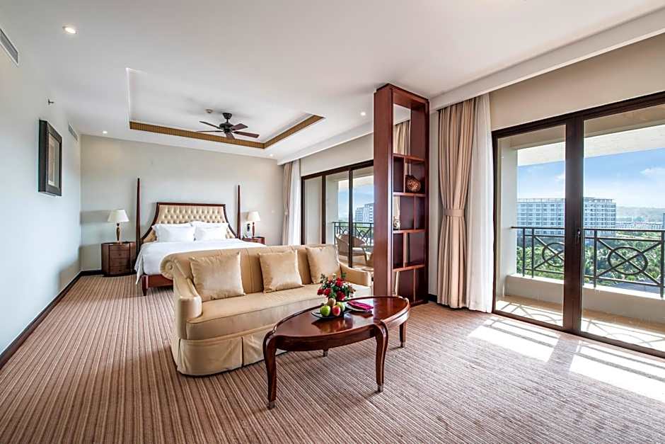 Photo 1 of 6 of Junior 1 King Bed Suite, Garden View