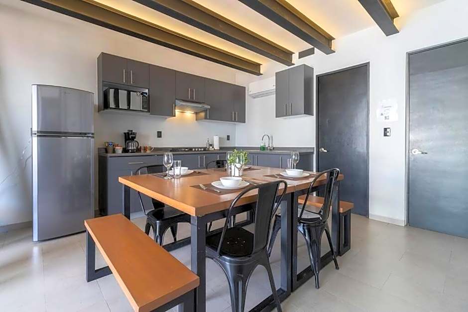 3Ph Amazing 2Bdrm 2bath private terrace fits 10