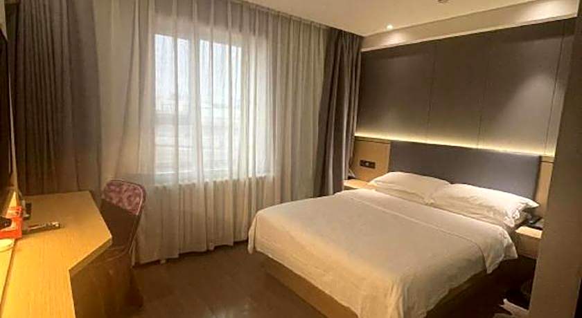 Green Tree Inn Urumqi San'gong Metro Station Exit