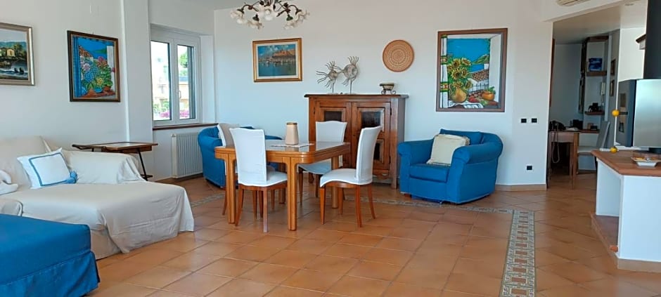 VelaLatina Residence B&B Soverato - Camera Maestrale & Camera Tramontana