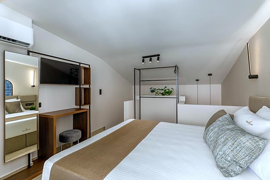 Costa De Luxe Suites