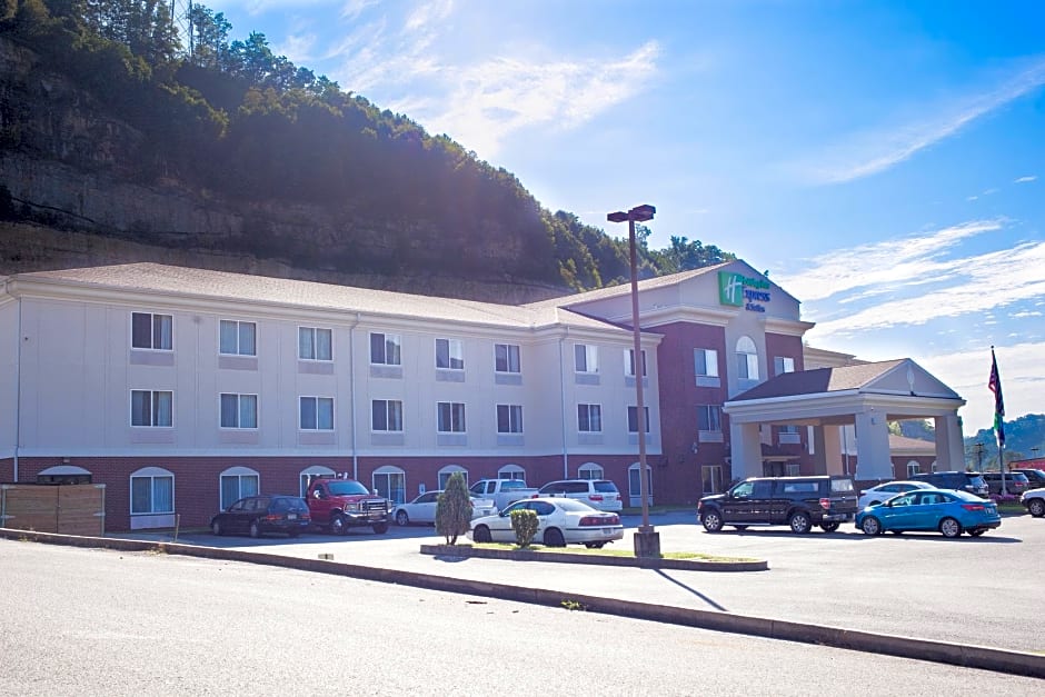 Holiday Inn Express & Suites Logan