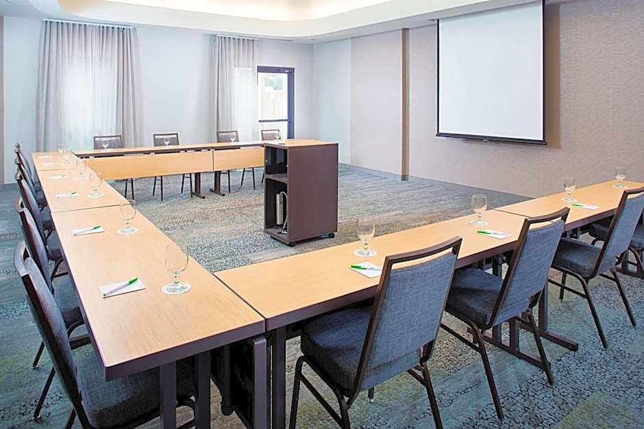 Courtyard by Marriott Roanoke Airport