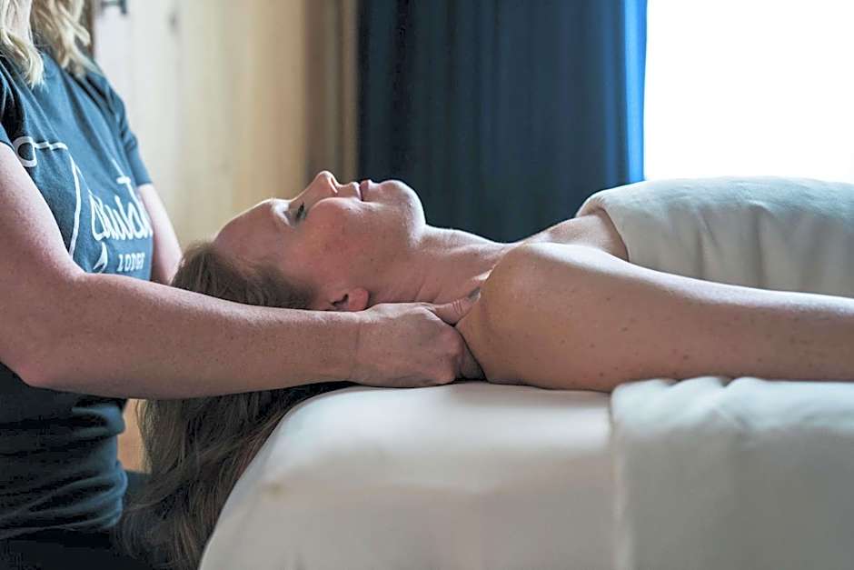 Tailwater Lodge Altmar Tapestry Collection by Hilton