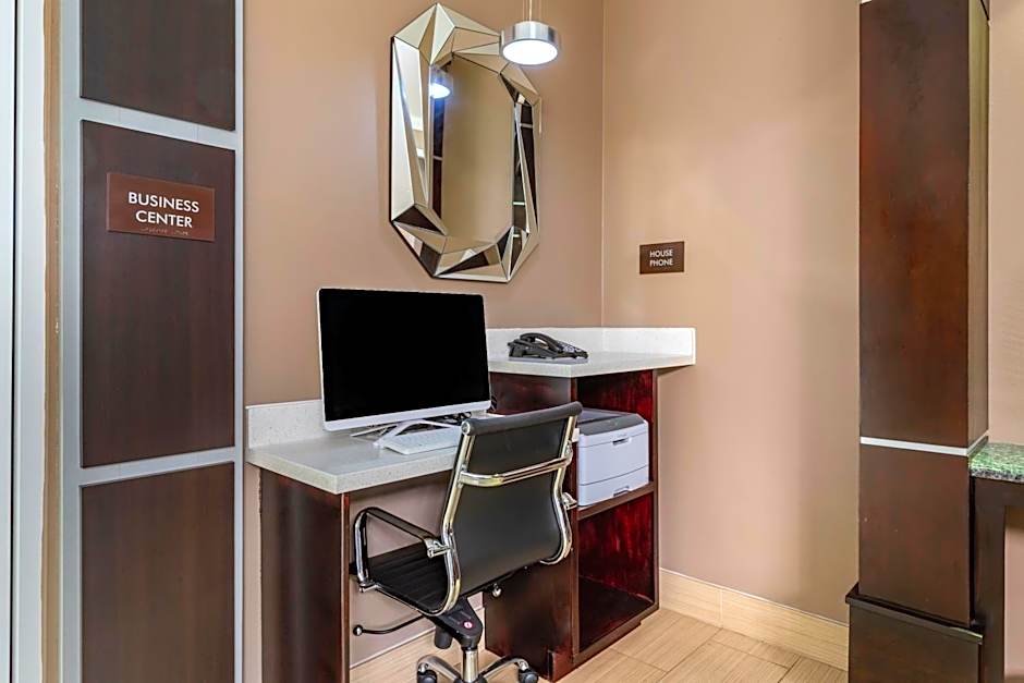 Comfort Inn & Suites Cleveland TX