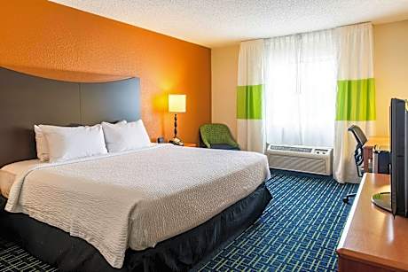 King Room with Bathtub - Mobility Access/Hearing Accessible