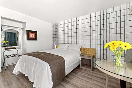 One Bedroom Suite-Two beds-Full Kitchen