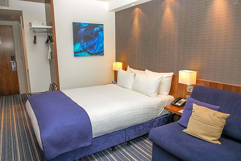 Holiday Inn Express London Heathrow T5 By IHG